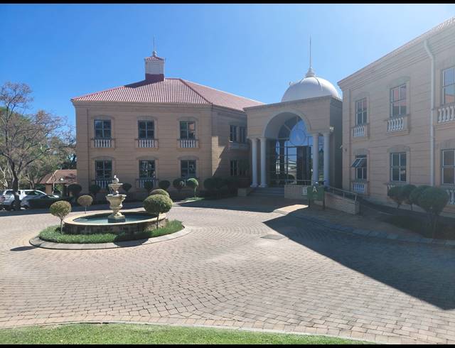333M² OFFICE TO LET IN BRYANSTON